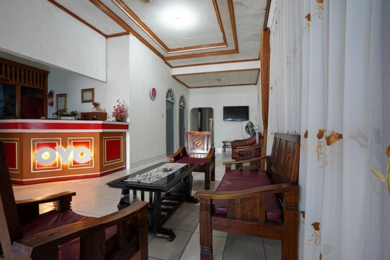 Oyo 2876 Hotel Idayu Palembang Buitenkant foto