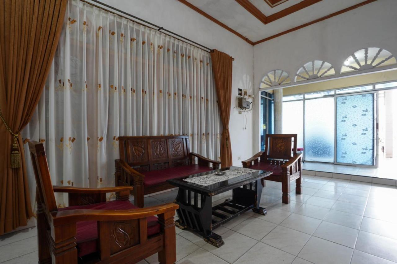 Oyo 2876 Hotel Idayu Palembang Buitenkant foto