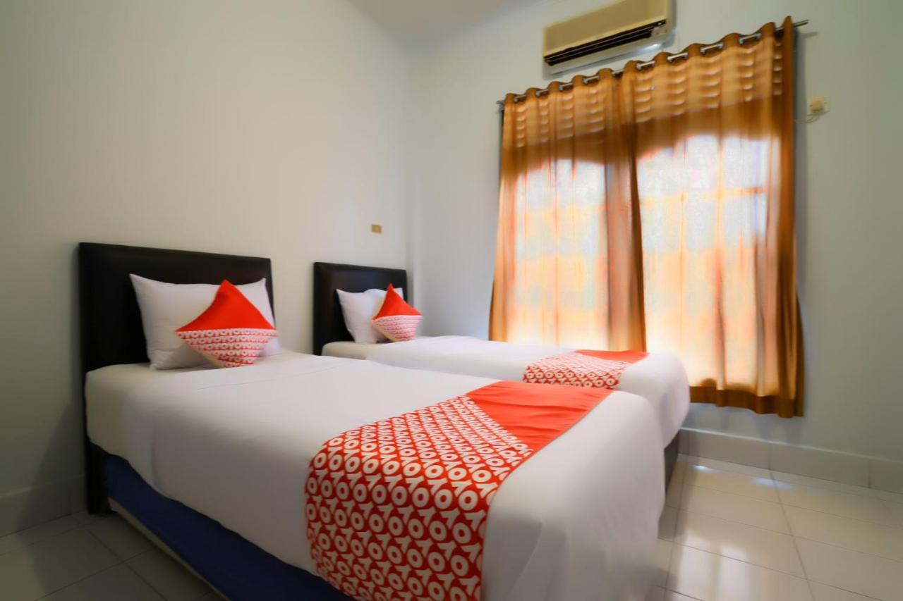 Oyo 2876 Hotel Idayu Palembang Buitenkant foto