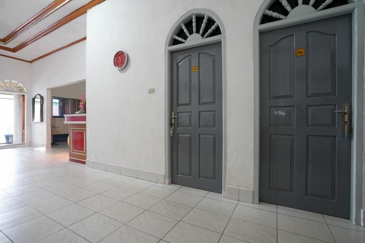 Oyo 2876 Hotel Idayu Palembang Buitenkant foto