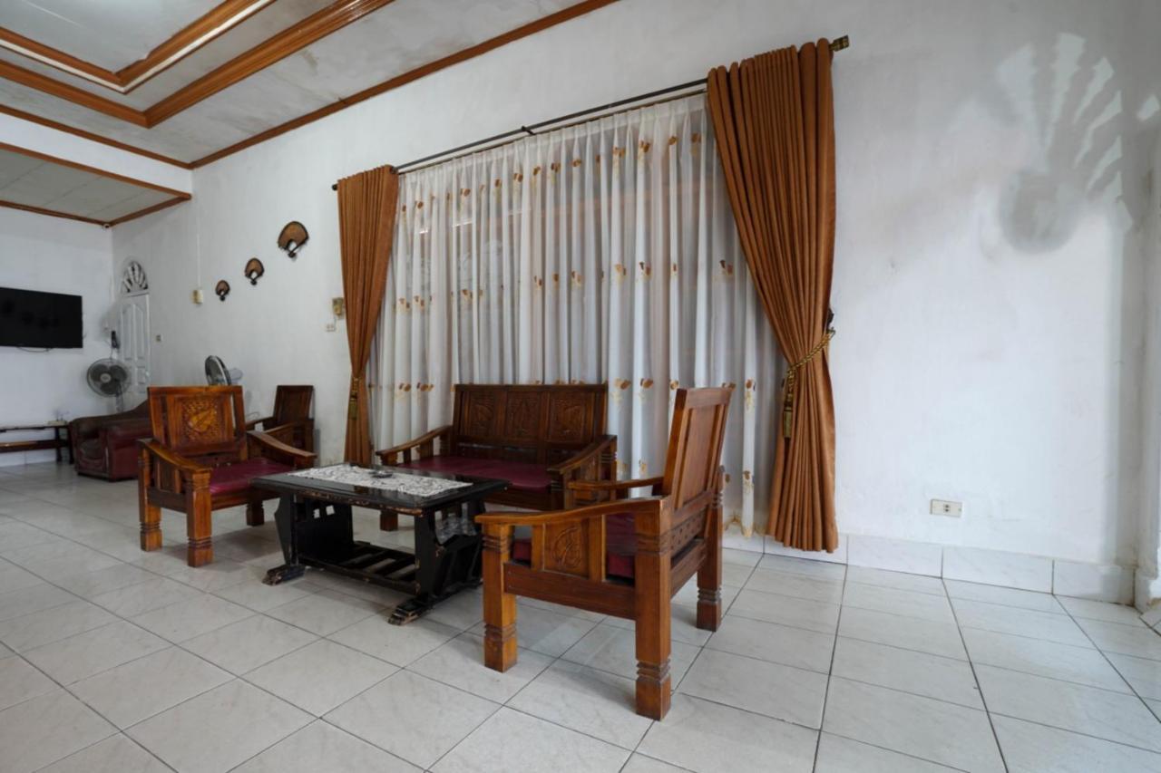 Oyo 2876 Hotel Idayu Palembang Buitenkant foto