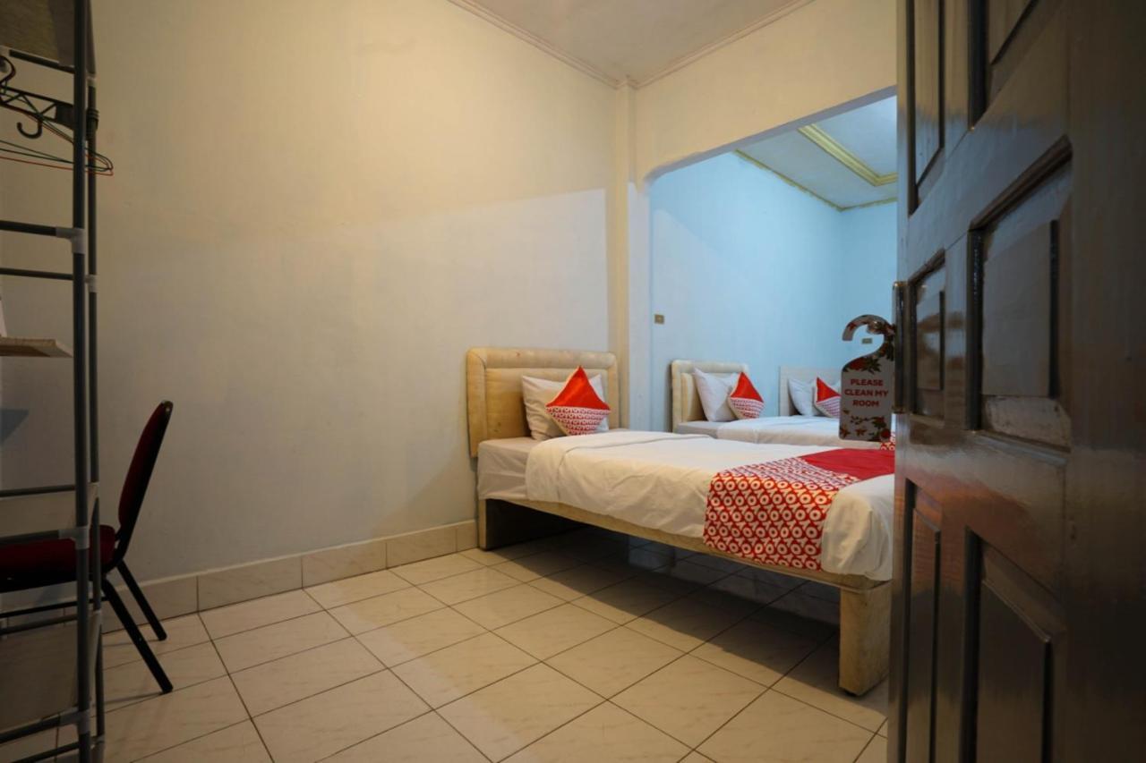 Oyo 2876 Hotel Idayu Palembang Buitenkant foto