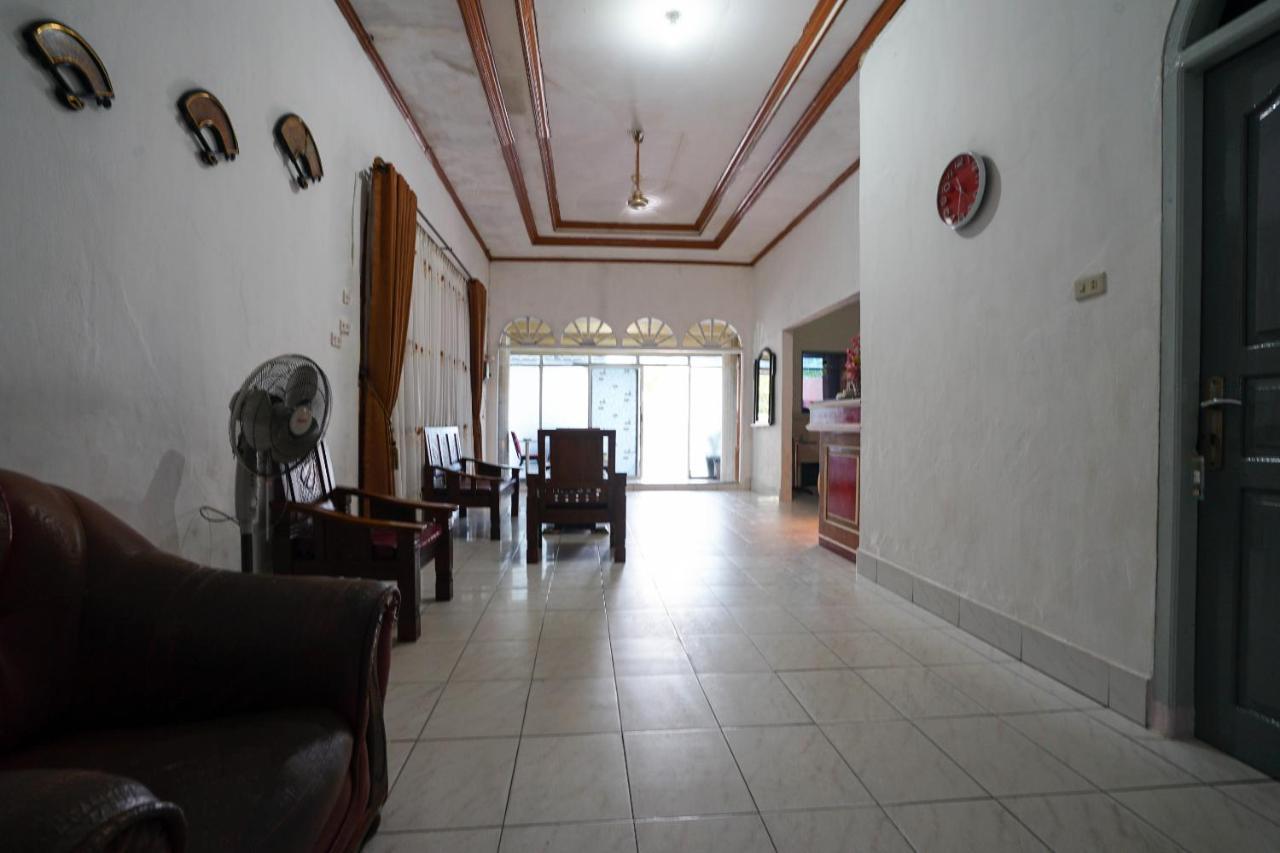 Oyo 2876 Hotel Idayu Palembang Buitenkant foto