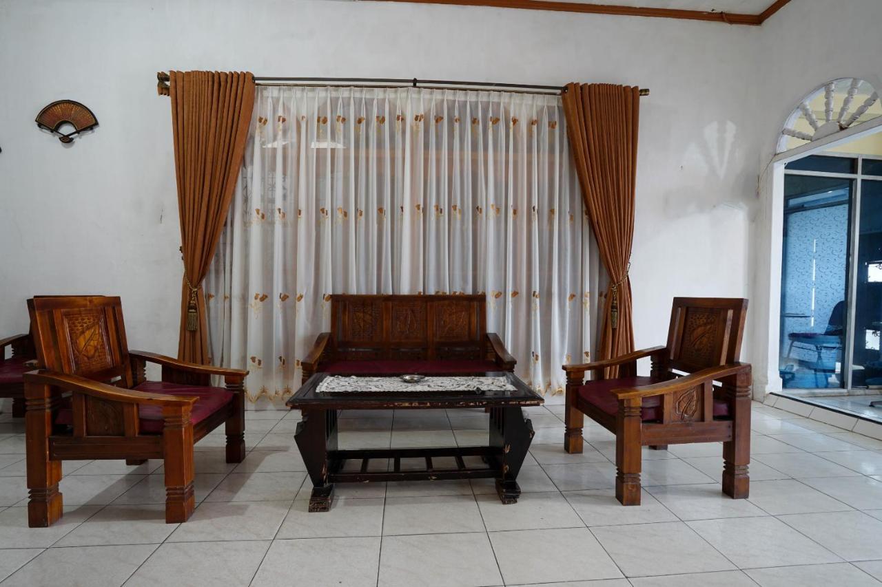 Oyo 2876 Hotel Idayu Palembang Buitenkant foto